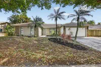 9820 NW 15th St, Plantation: photo 1 of 23