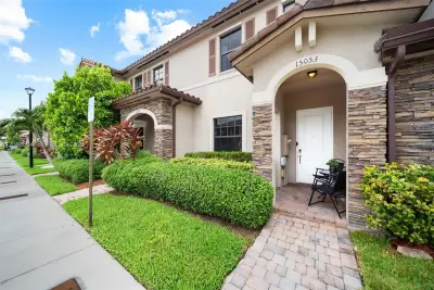 15053 SW 115th Ter, Miami: photo 1 of 37