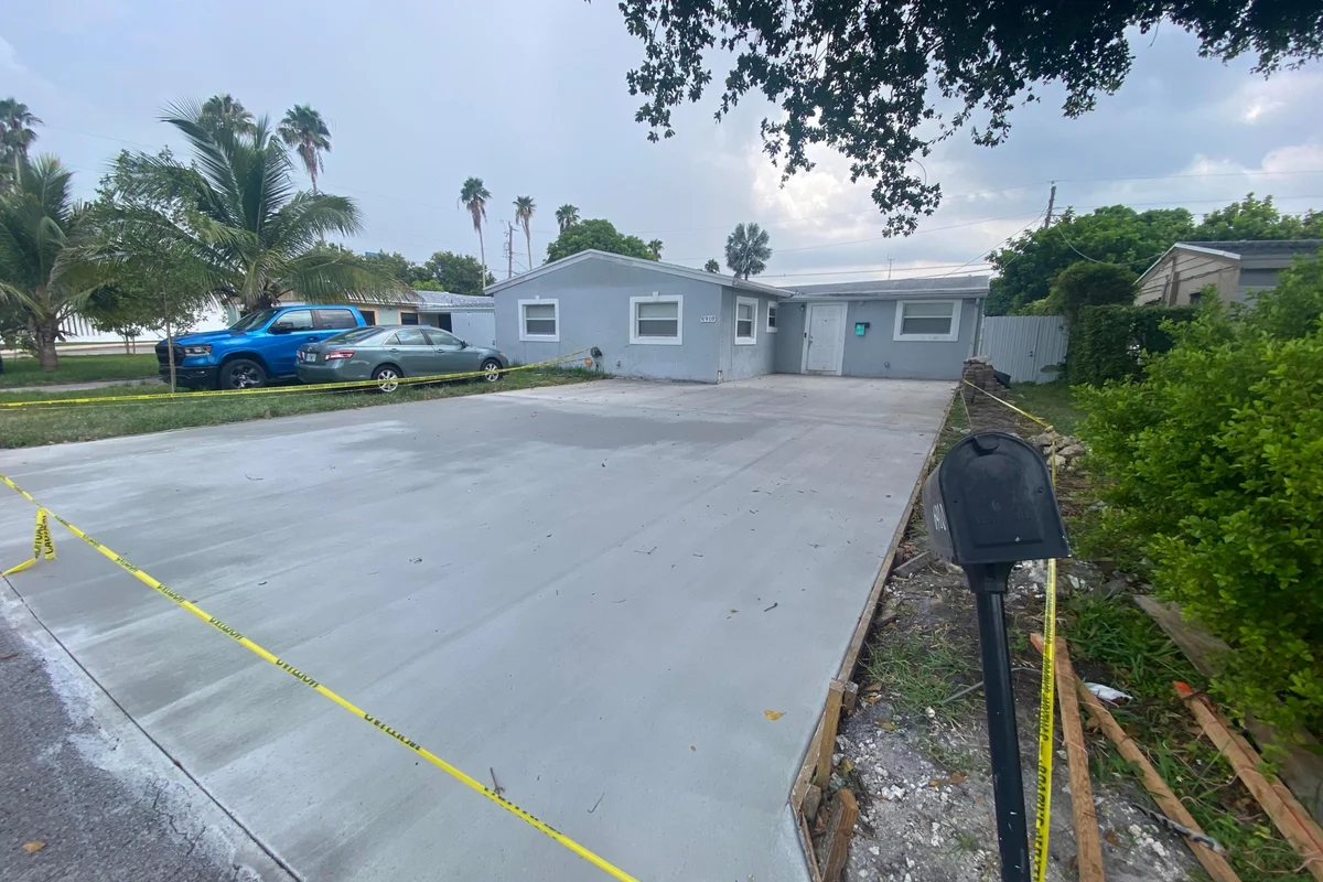 6910 SW 24th St, Miramar: photo 1 of 40