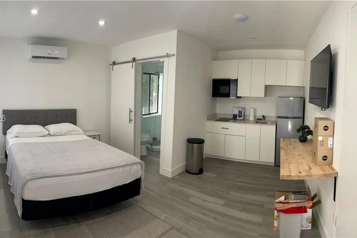 910 SW 8th Ave #A, Miami: photo 1 of 4