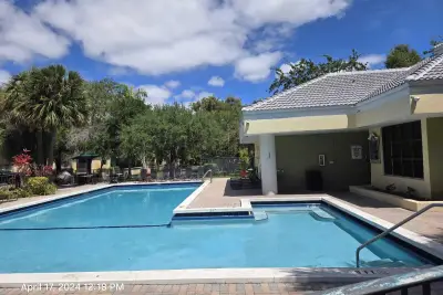 2445 SW 18th Ter #1120, Fort Lauderdale: photo 1 of 25