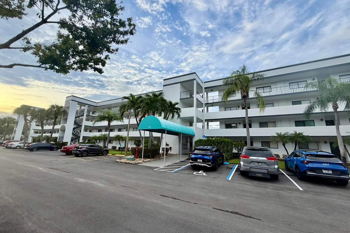 4725 Lucerne Lakes E #214, Lake Worth: photo 1 of 42