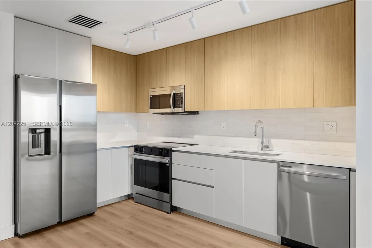 215 SE 4th St #202, Hallandale Beach: photo 1 of 23