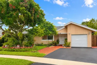 1412 SW 75th Ave, North Lauderdale: photo 1 of 24