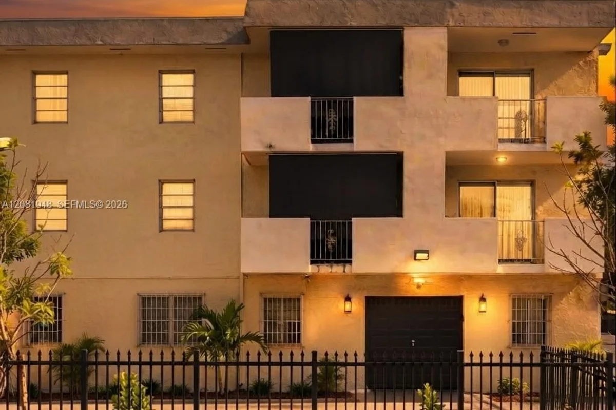 2725 W Okeechobee Rd #5, Hialeah: photo 1 of 5