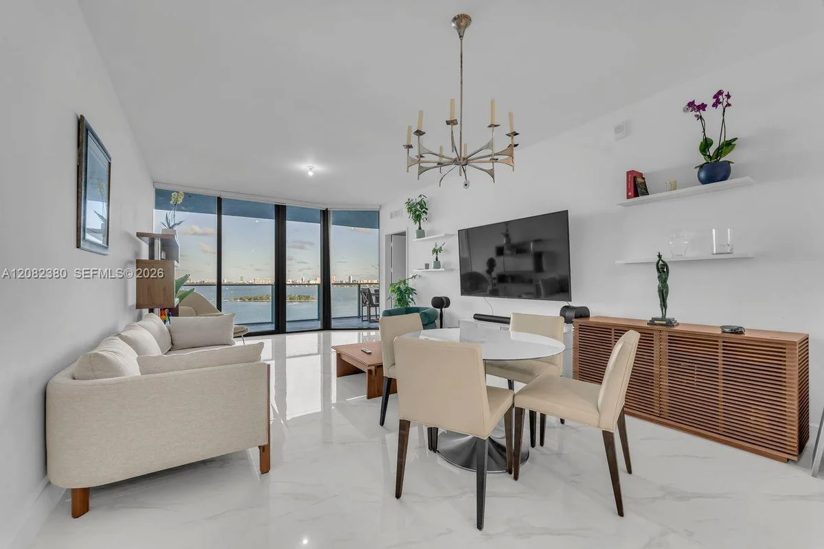 700 NE 24th St #1405, Miami: photo 1 of 33