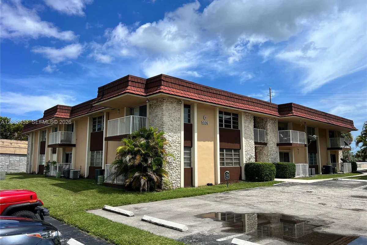 5501 SW 77th Ct #102C, Miami: photo 1 of 17