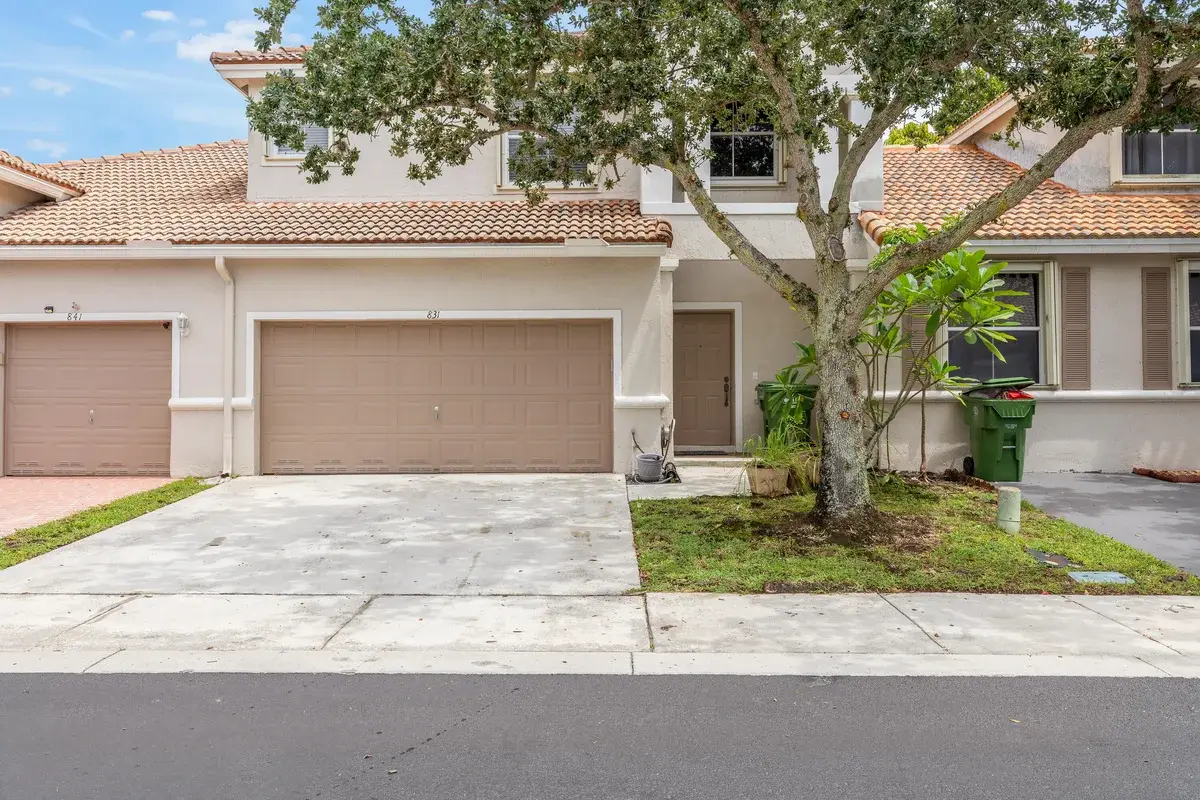 831 NW 130th Ave, Pembroke Pines: photo 1 of 19