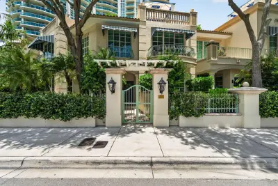 411 N New River Dr E #V-2, Fort Lauderdale: photo 1 of 58