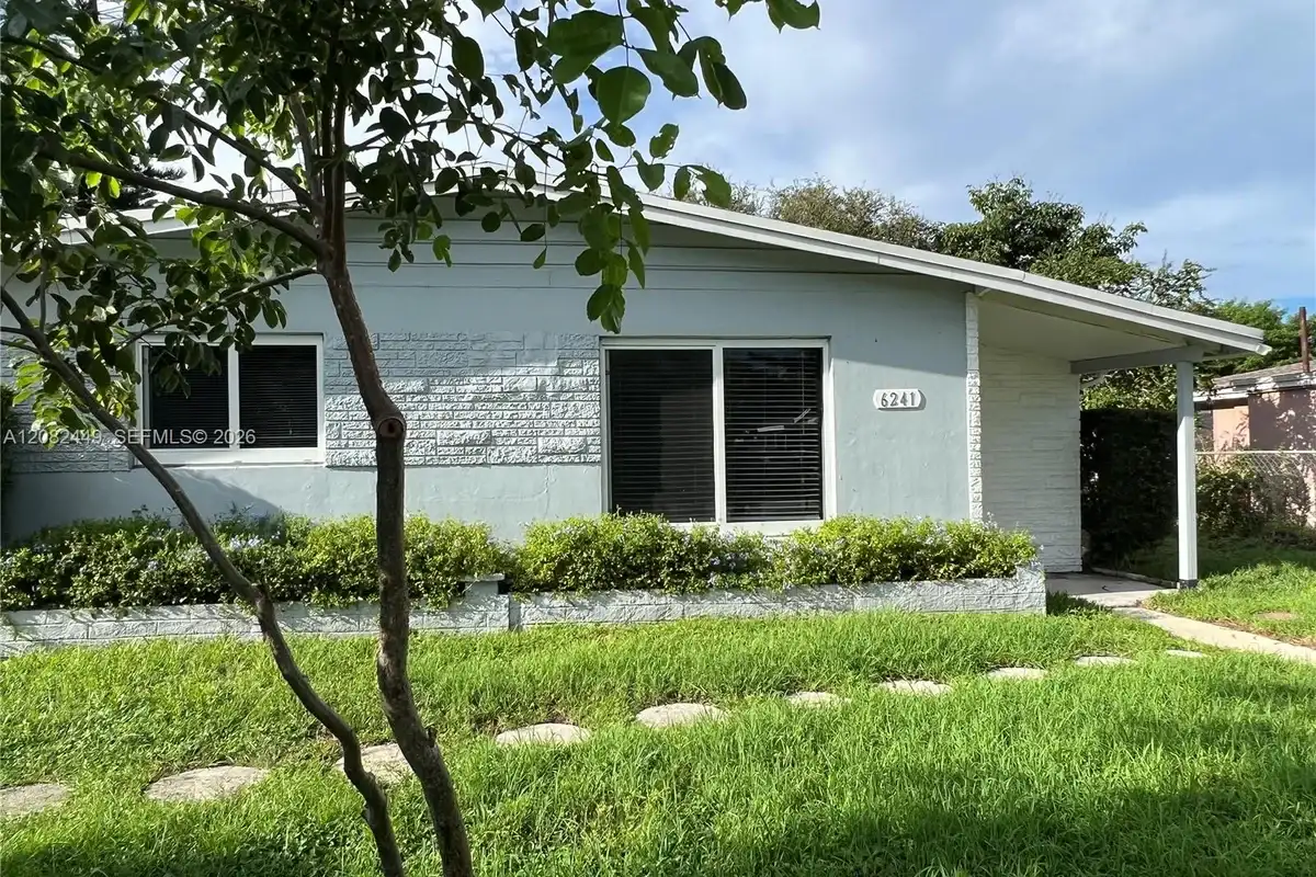 6241 SW 38th Ct, Davie: photo 1 of 8