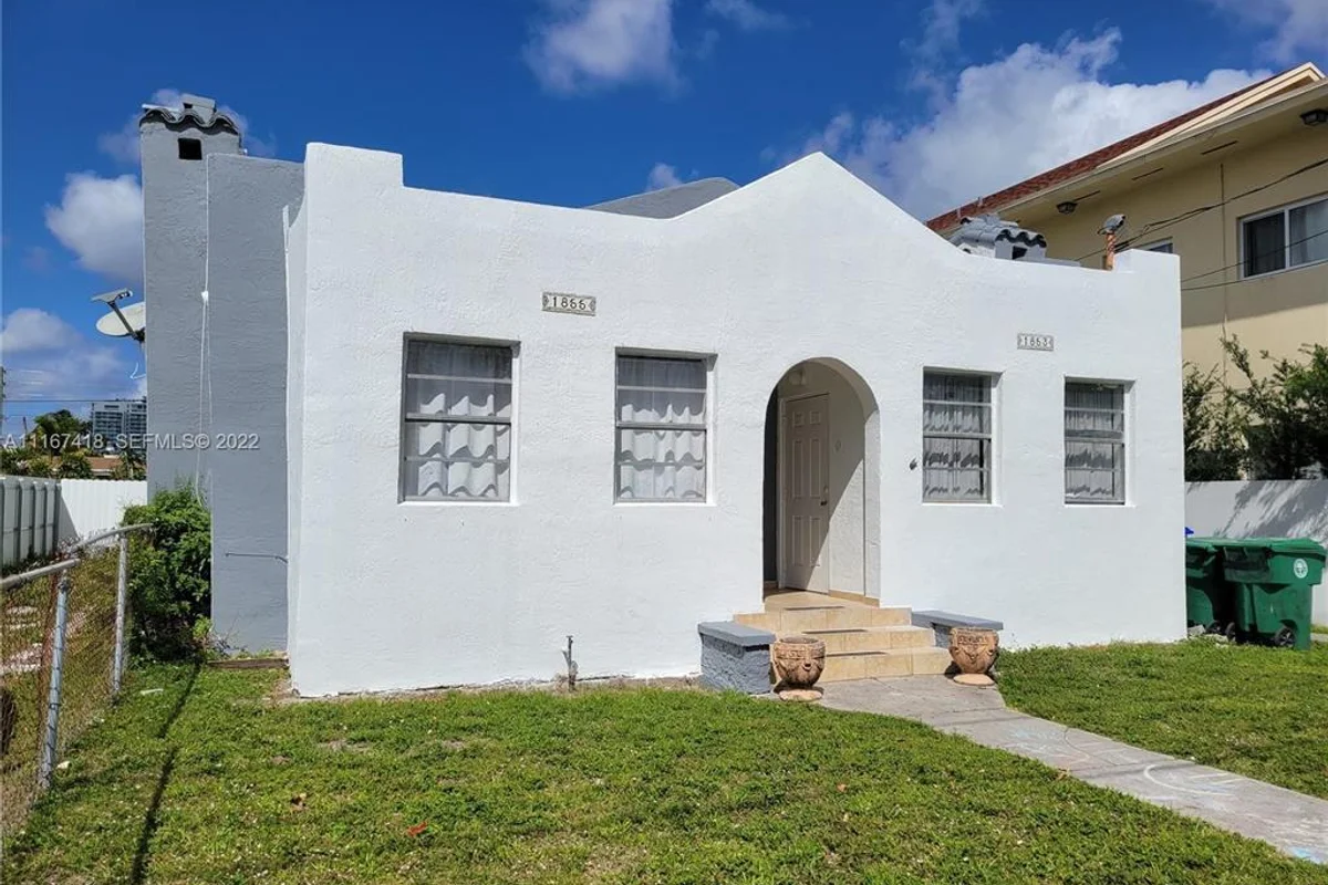 1853 NW 5th St, Miami: photo 1 of 6