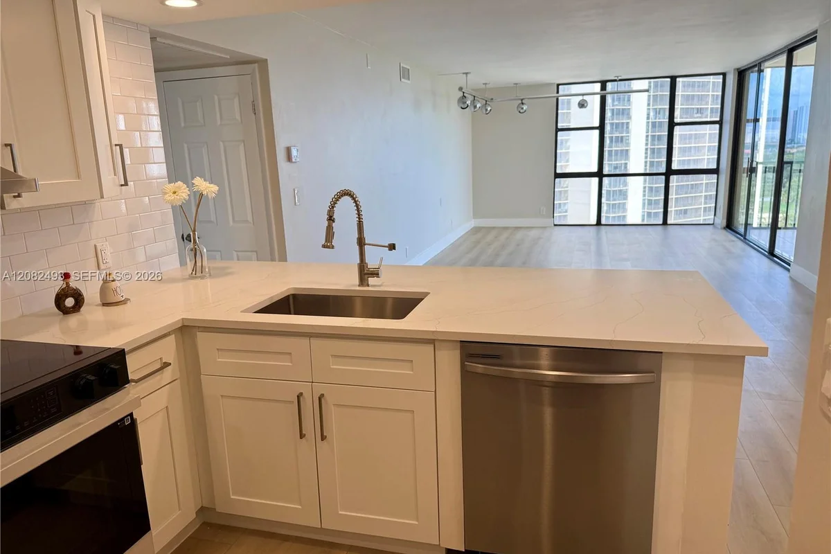 20335 W Country Club Dr #1203, Aventura: photo 1 of 25