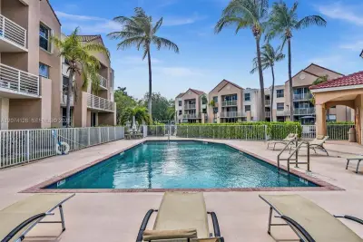2721 Ocean Club Blvd #201, Hollywood: photo 1 of 12