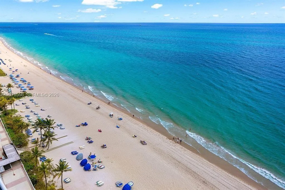 3000 Riomar St #703, Fort Lauderdale: photo 1 of 24