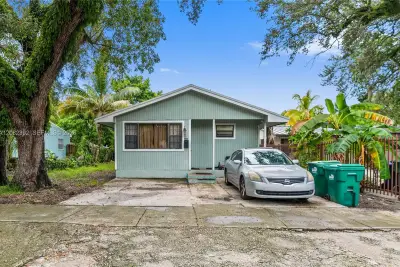 1885 NW 113th Ter, Miami: photo 1 of 15