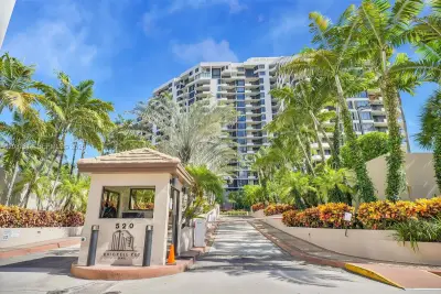 520 Brickell Key Dr #A1007, Miami: photo 1 of 39