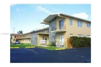 3903 SW 78th Ct #103, Miami: photo 1 of 32