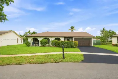 8656 SW 50th St, Cooper City: photo 1 of 40