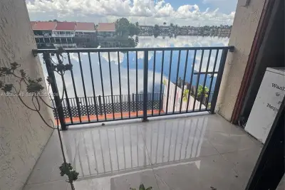 5530 W 26th Ct #210, Hialeah: photo 1 of 8