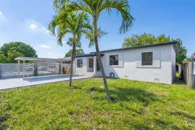 739 W 30th St, Hialeah: photo 1 of 22