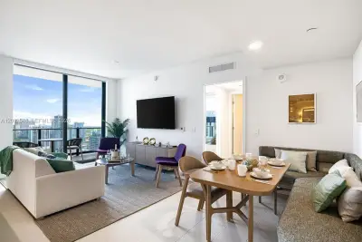 159 NE 6th St #4305, Miami: photo 1 of 39