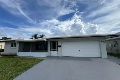 4734 NW 49th Ct, Tamarac: photo 1 of 32