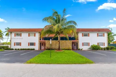 238 SW 1st St #F-1, Pompano Beach: photo 1 of 7