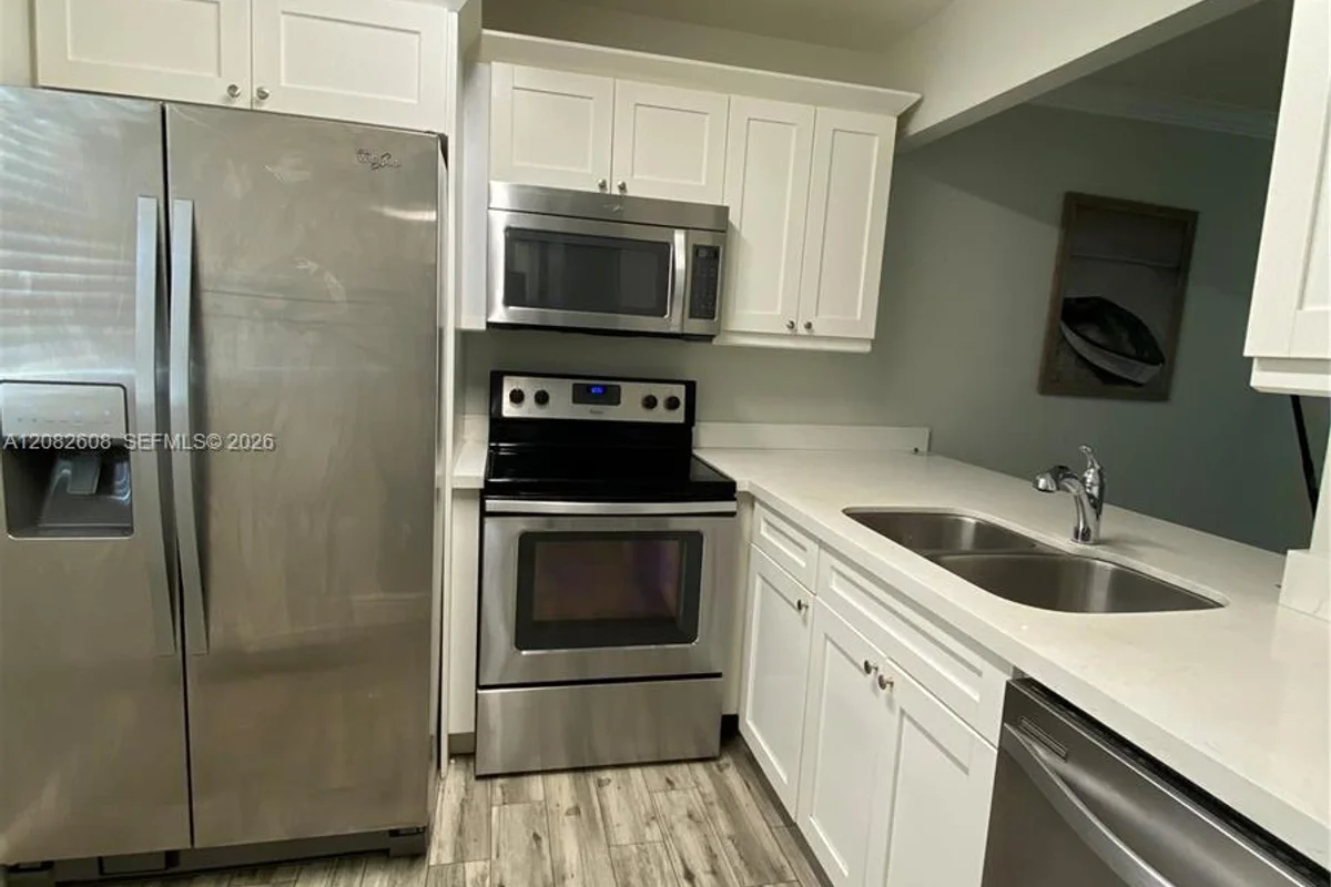 5181 W Oakland Park Blvd #112, Lauderdale Lakes: photo 1 of 19