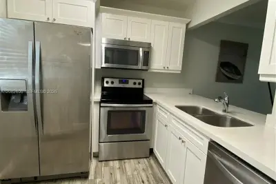 5181 W Oakland Park Blvd #112, Lauderdale Lakes: photo 1 of 19