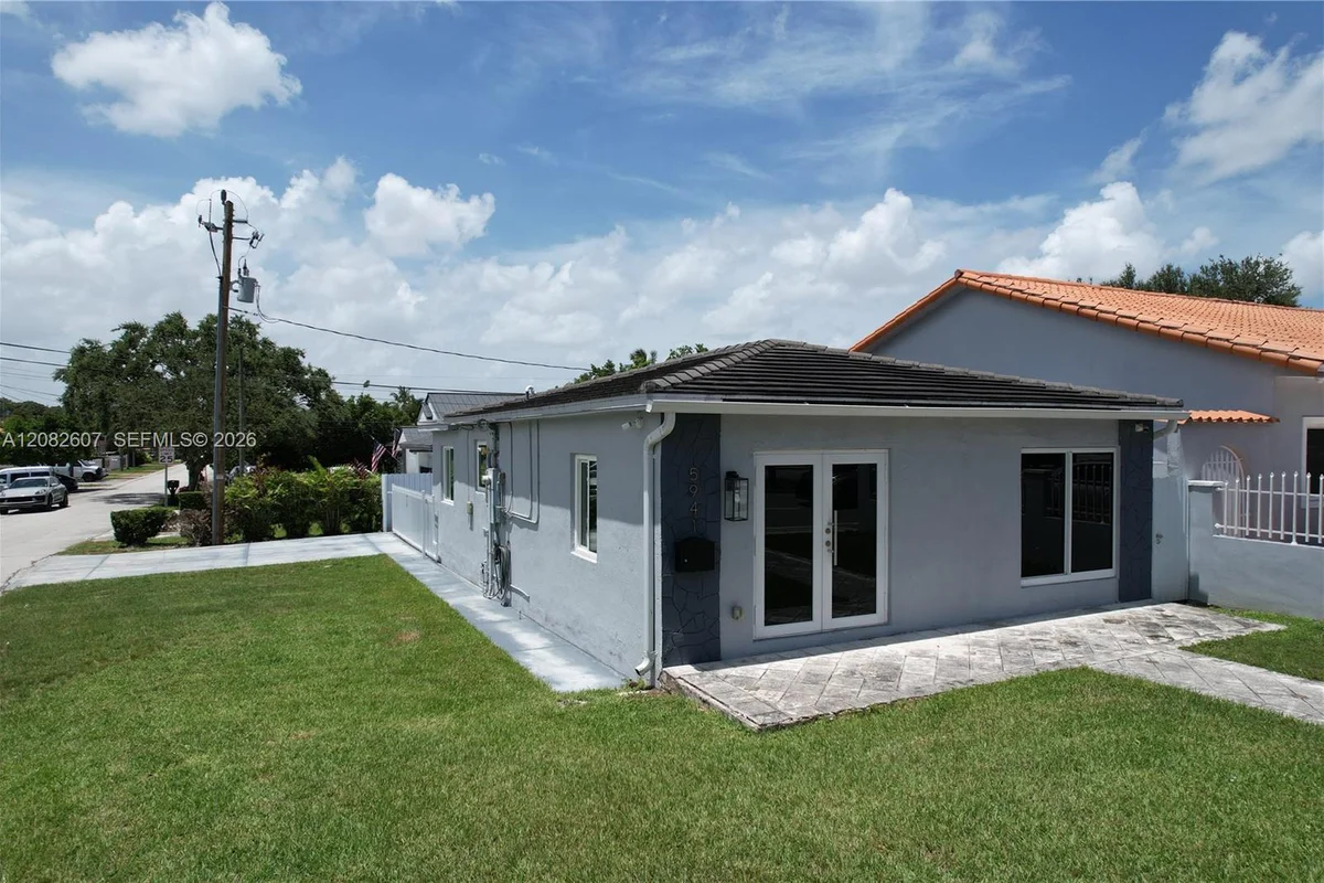 5941 Coral Way, Miami: photo 1 of 14