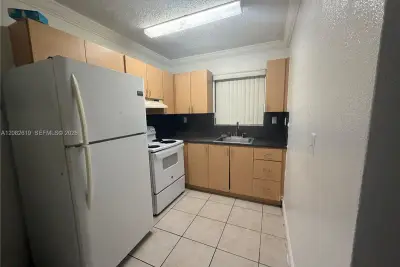 16118 NE 21st Ave #7, North Miami Beach: photo 1 of 14