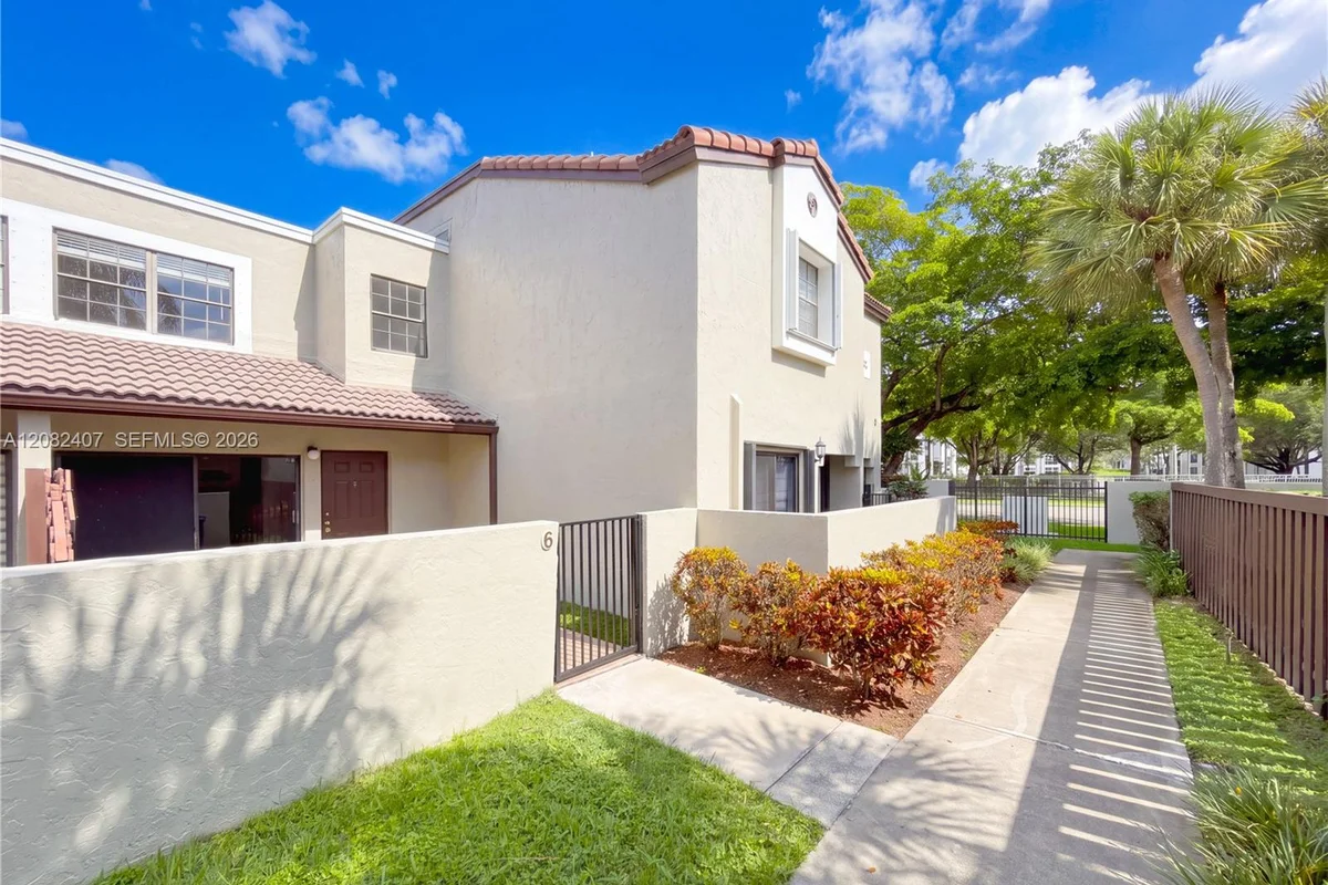 10505 SW 153rd Ct #6, Miami: photo 1 of 18