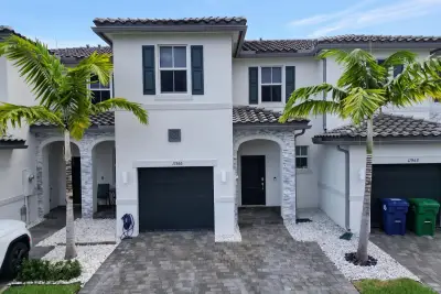 11966 NW 46th St, Coral Springs: photo 1 of 26