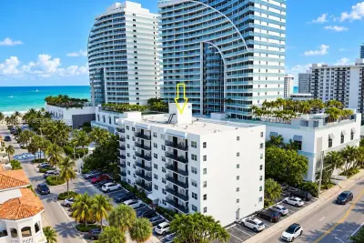 3000 Riomar St #701, Fort Lauderdale: photo 1 of 28