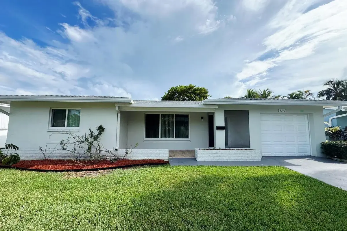 4740 NW 49th Ct, Tamarac: photo 1 of 32