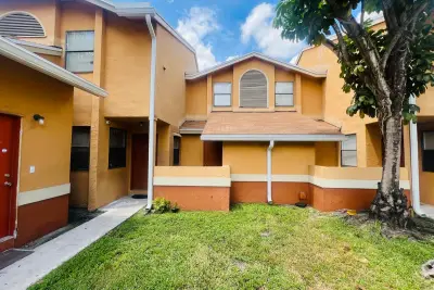 2491 NW 56th Ave #3-17, Lauderhill: photo 1 of 19
