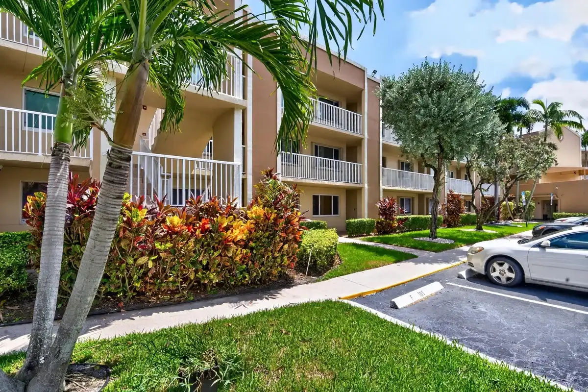 7348 N Devon Dr #203, Tamarac: photo 1 of 41