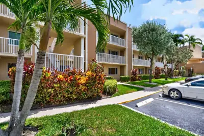 7348 N Devon Dr #203, Tamarac: photo 1 of 41
