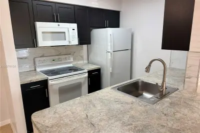 700 NW 103rd Ter #101, Pembroke Pines: photo 1 of 15
