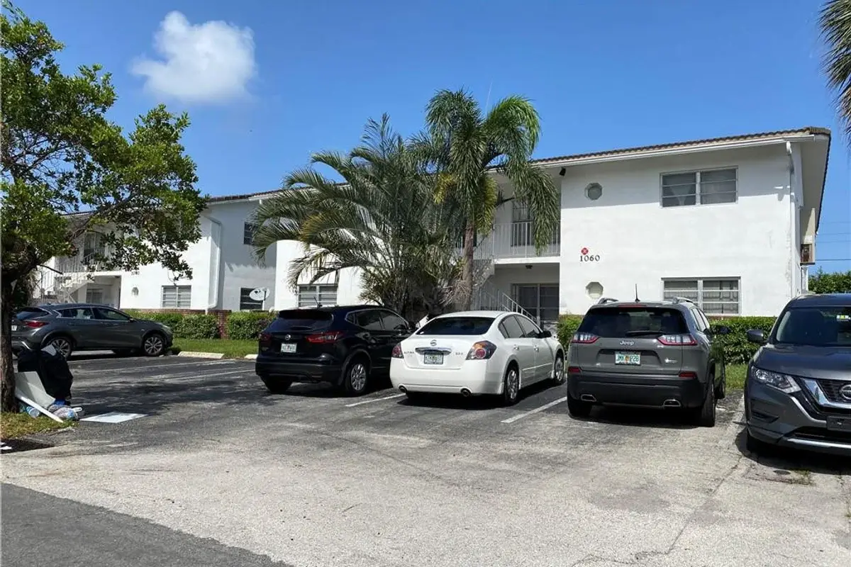1060 NE 23rd Ter #2, Pompano Beach: photo 1 of 24
