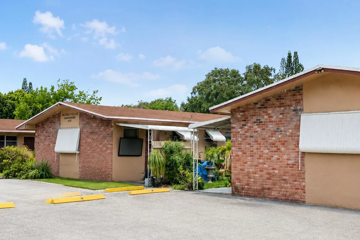 2738 Fillmore St, Hollywood: photo 1 of 1