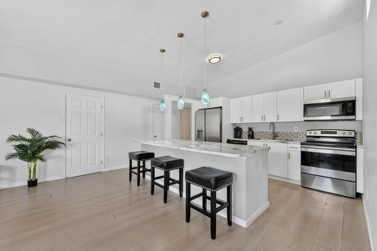 910 NW 17th Ave, Fort Lauderdale: photo 1 of 26