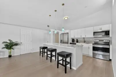 910 NW 17th Ave, Fort Lauderdale: photo 1 of 26