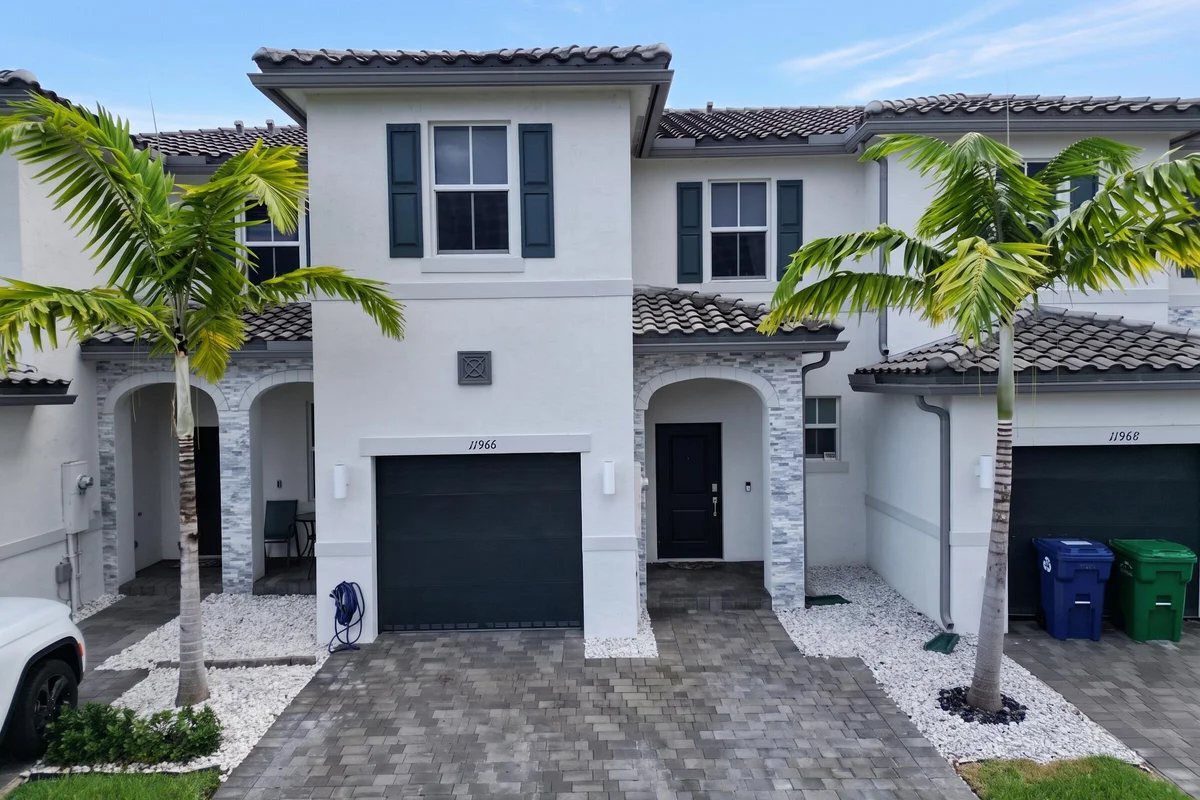 11966 NW 46th St, Coral Springs: photo 1 of 24