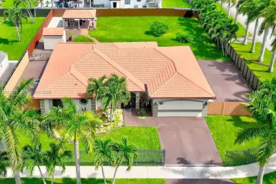 13203 SW 205th Ln, Miami: photo 1 of 22