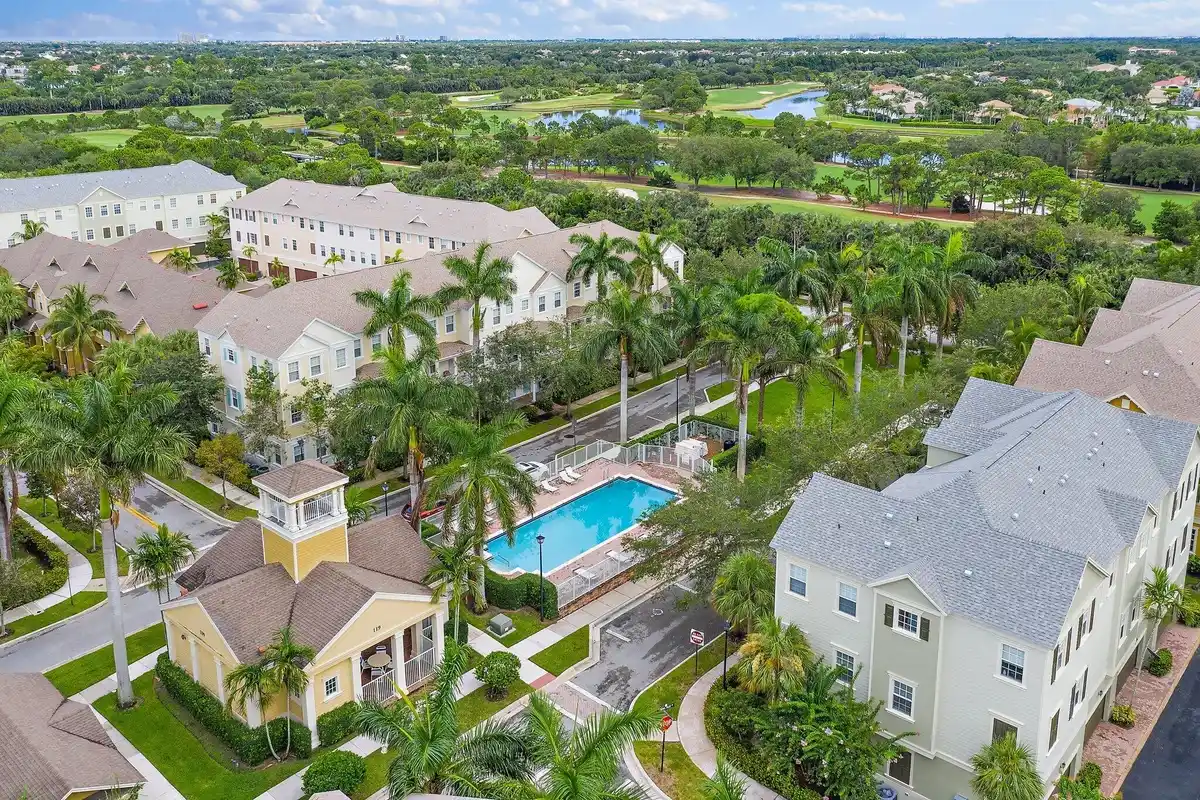 356 W Thatch Palm Cir #105, Jupiter: photo 1 of 20