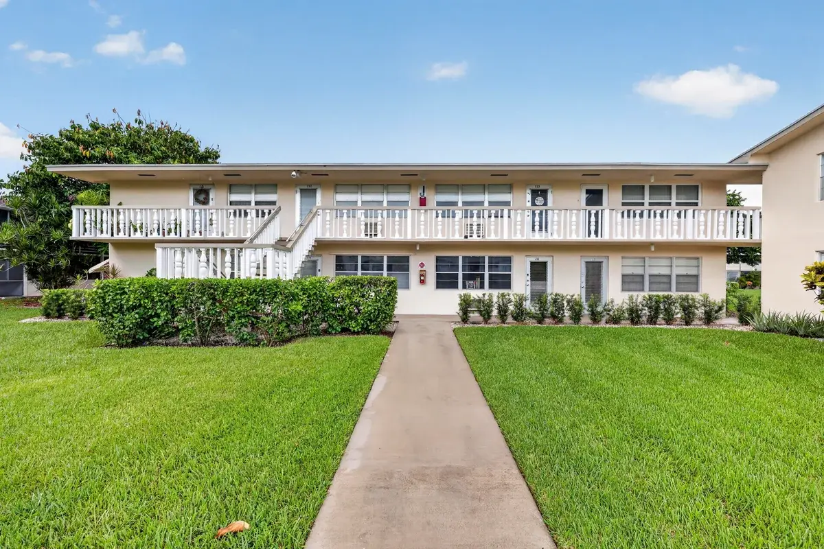 210 Canterbury J, West Palm Beach: photo 1 of 35