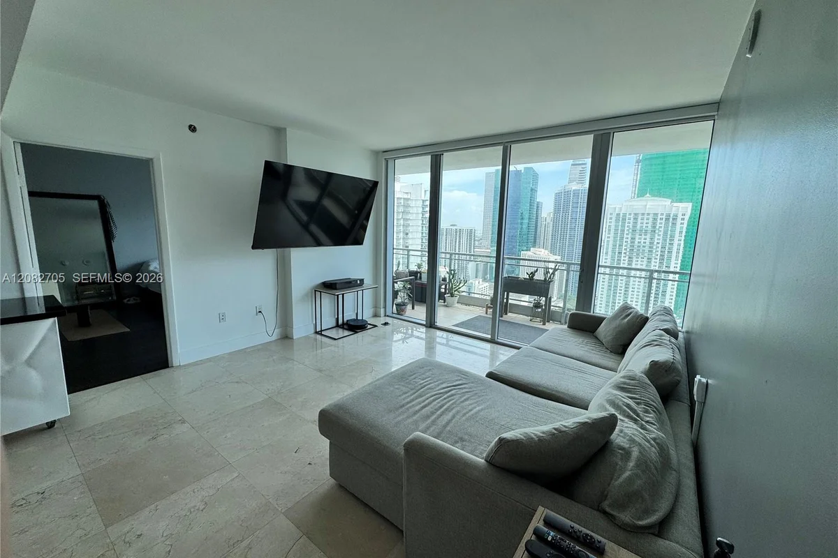 92 SW 3rd St #3811, Miami: photo 1 of 12