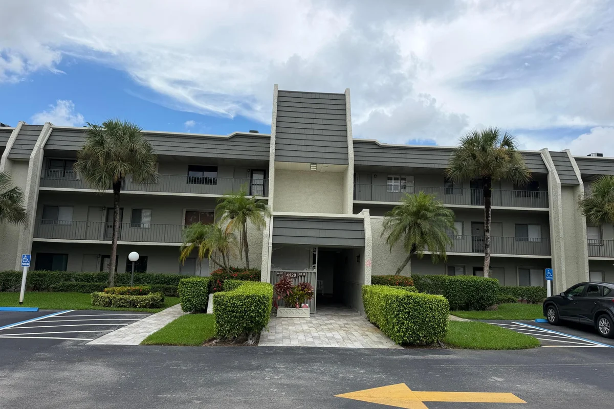 4120 Tivoli Ct #208, Lake Worth: photo 1 of 40