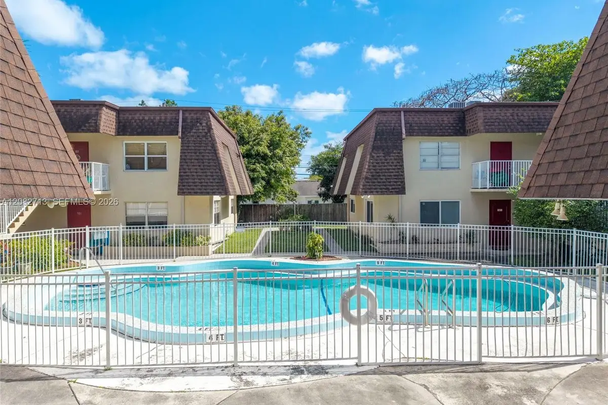 4524 SW 54th St #501-W, Dania Beach: photo 1 of 33